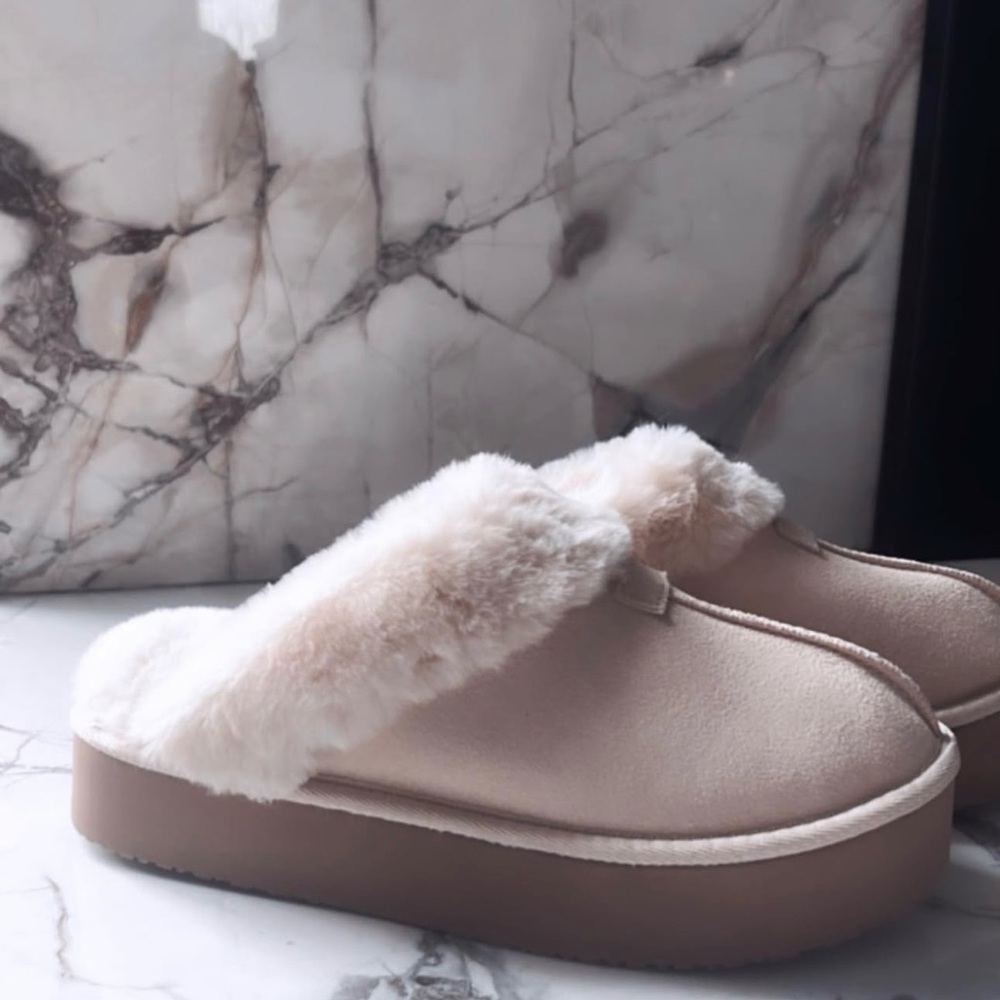 Women's Cream Faux Fur Lined Slippers
